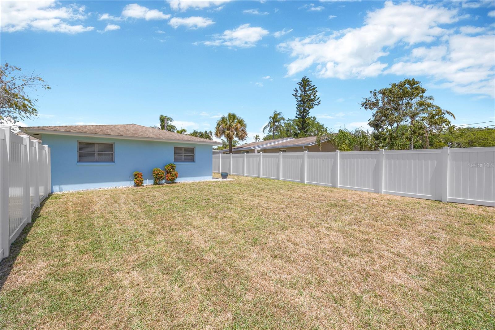 2155 Edythe Dr Property Photo 43