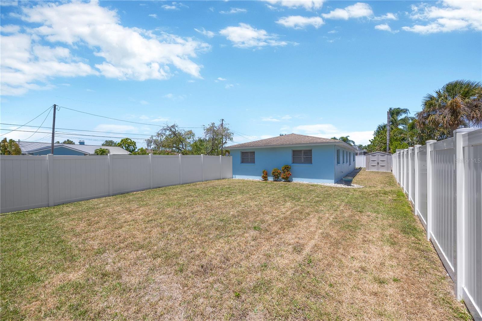 2155 Edythe Dr Property Photo 44