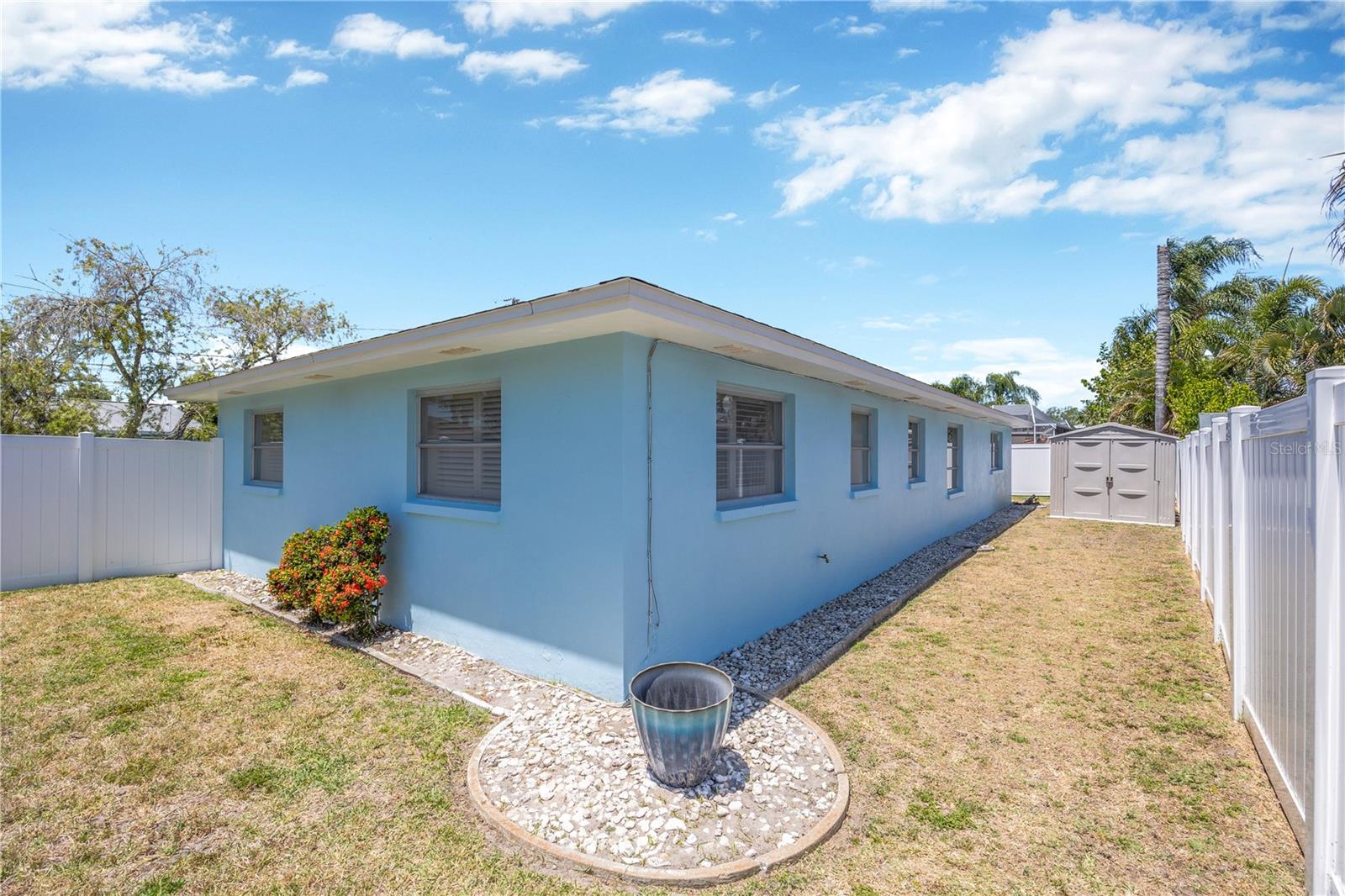 2155 Edythe Dr Property Photo 45
