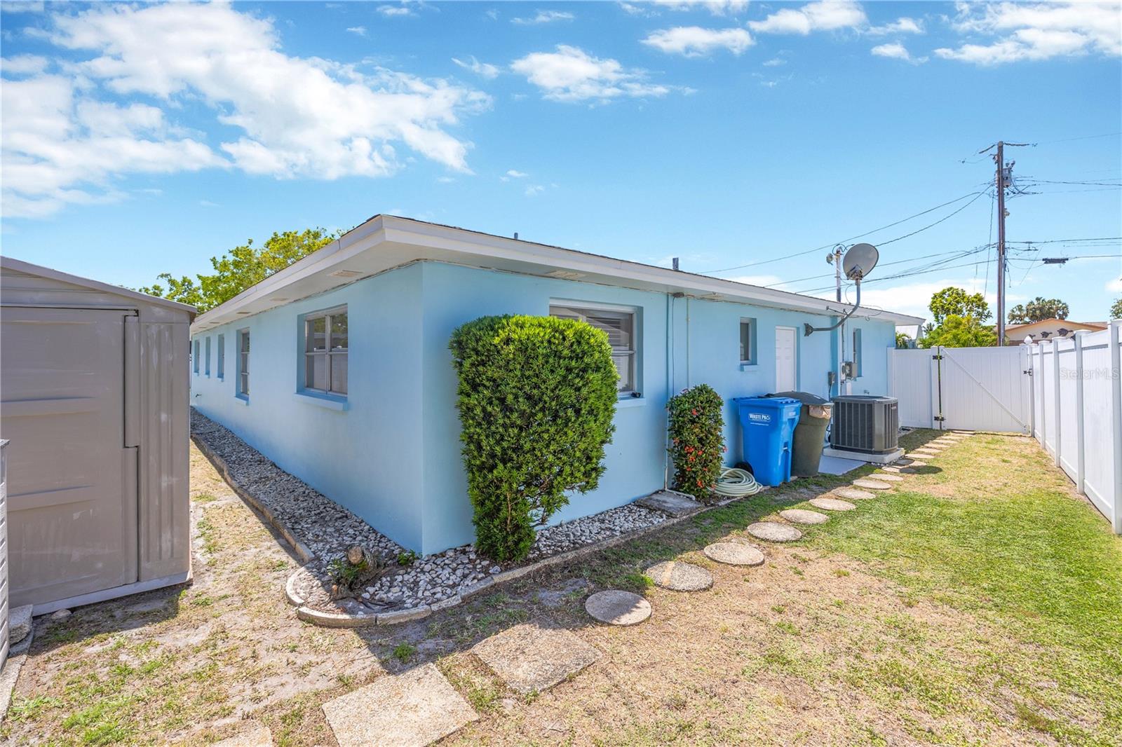 2155 Edythe Dr Property Photo 46