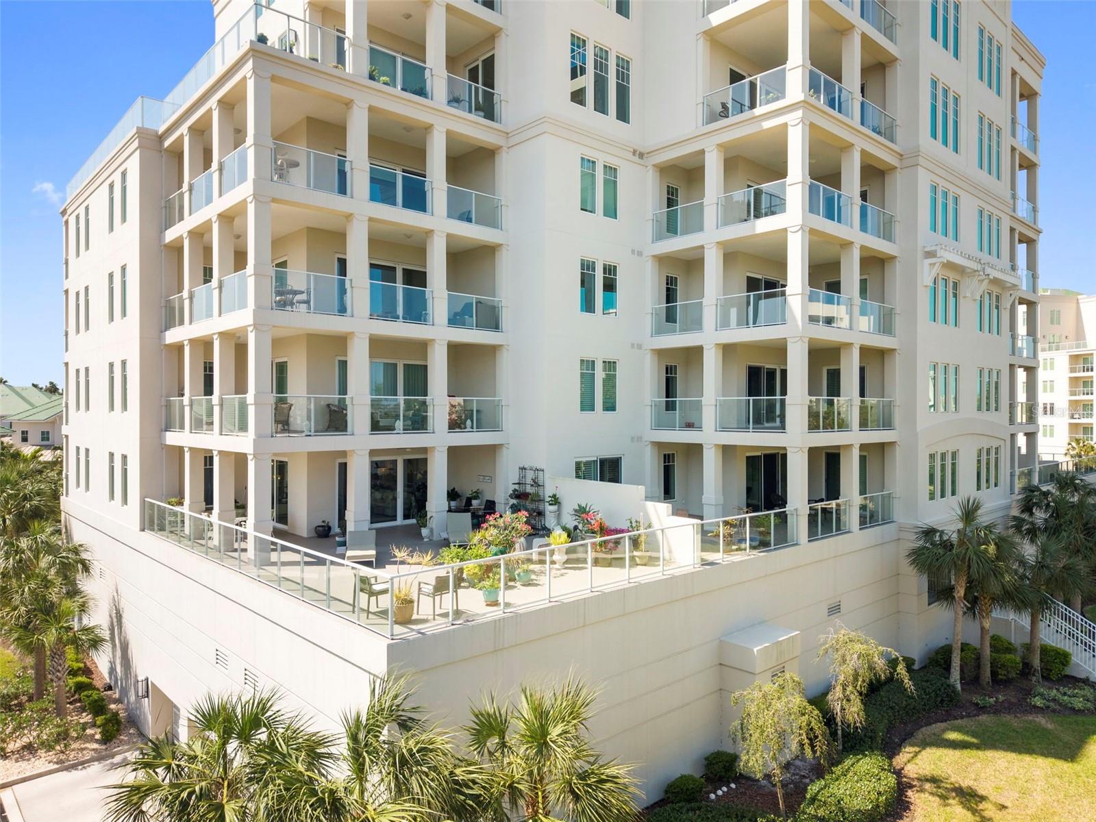 8 Palm Ter #201 Property Photo 3