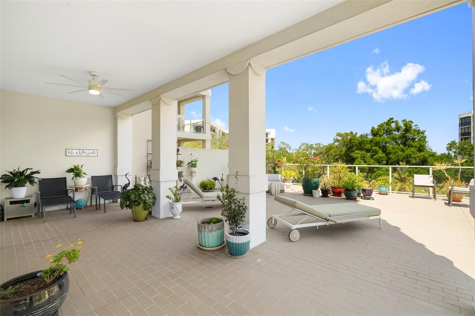 8 Palm Ter #201 Property Photo 32