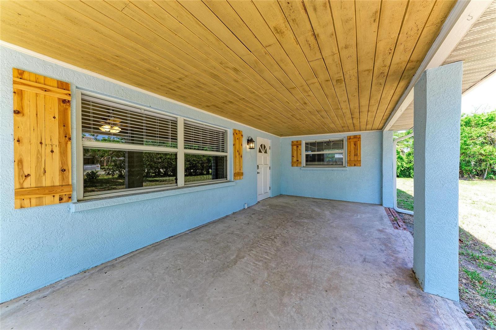 2401 10th St W Property Photo 5