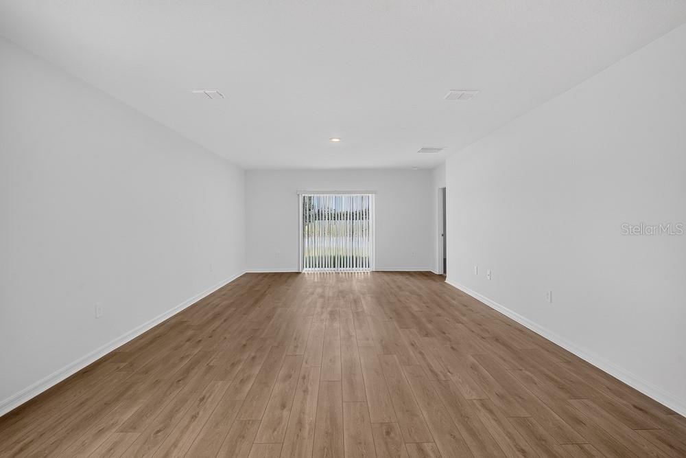 13747 Squall Ln Property Photo 3
