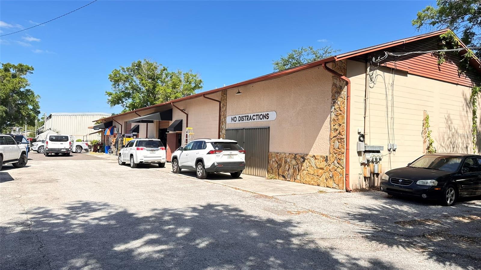 4712 N Clark Ave Property Photo 1