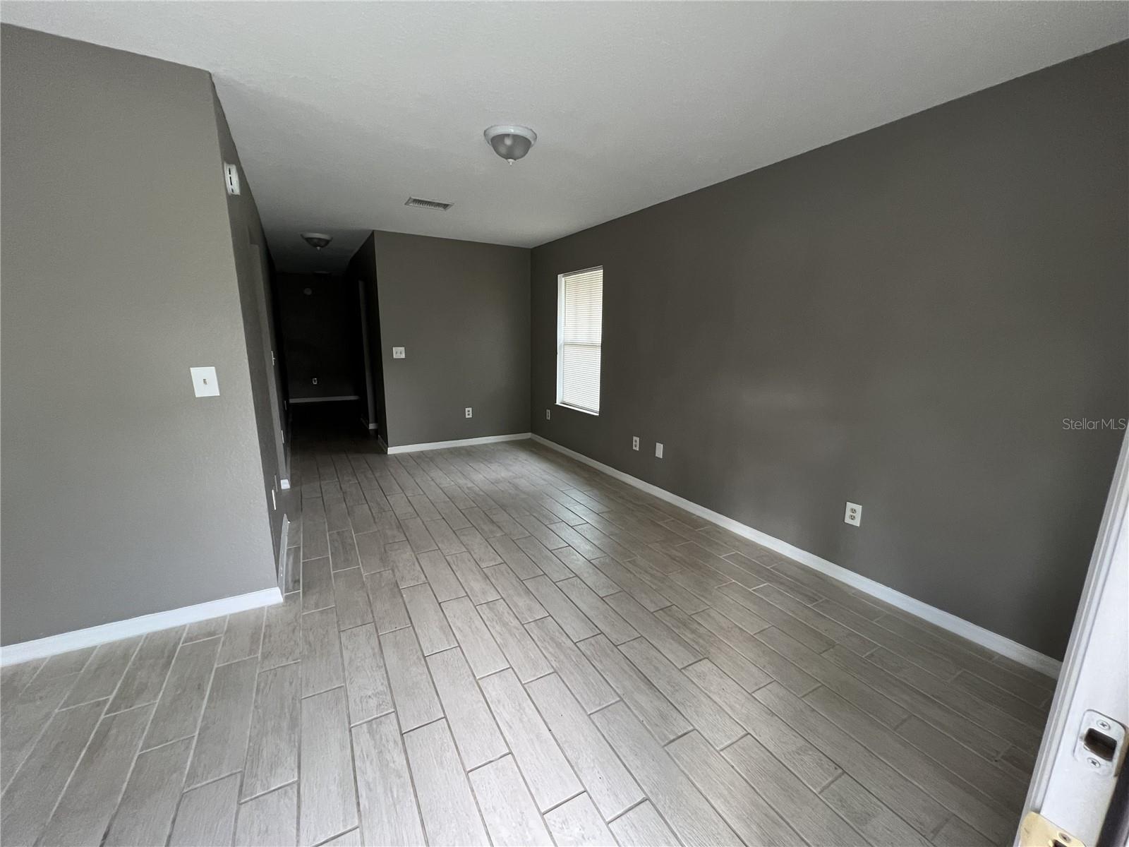 717 W Silver Springs Pl Property Photo 2