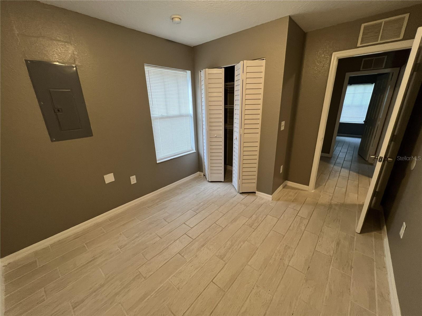 717 W Silver Springs Pl Property Photo 3