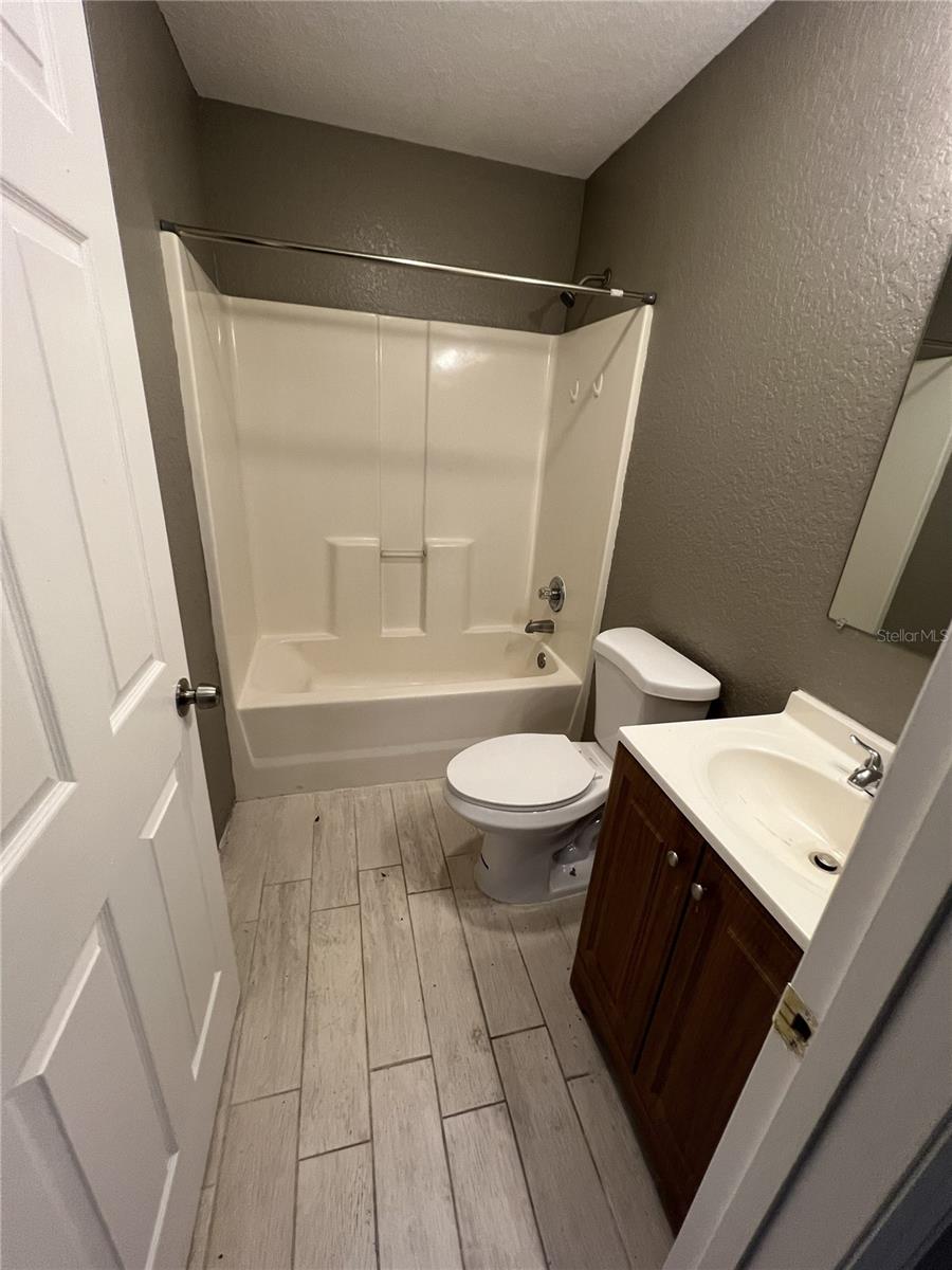 717 W Silver Springs Pl Property Photo 4
