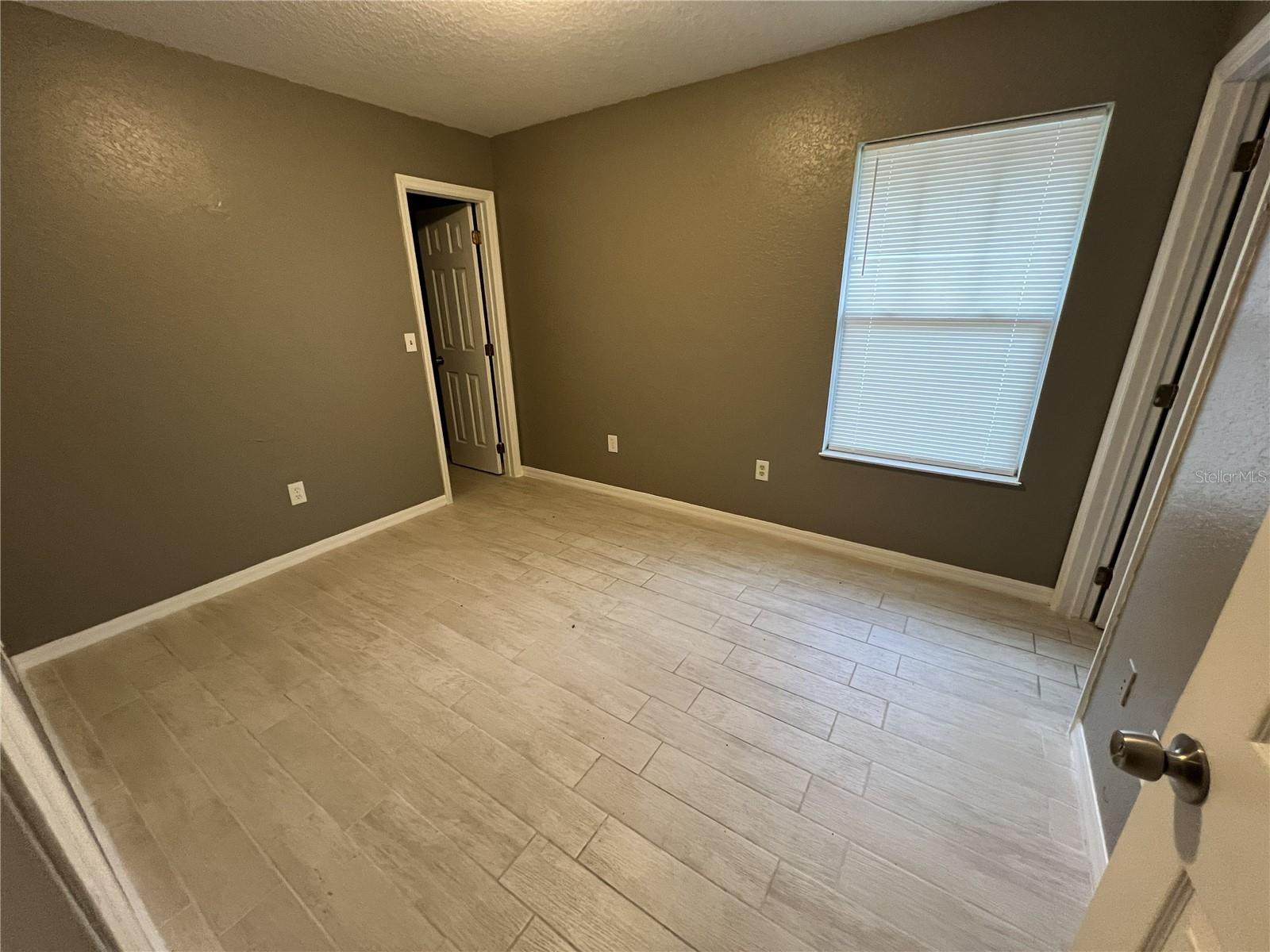 717 W Silver Springs Pl Property Photo 5