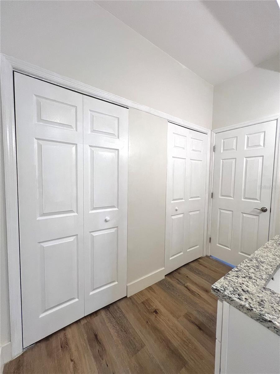 3014 Red Oak Ct #102 Property Photo 34