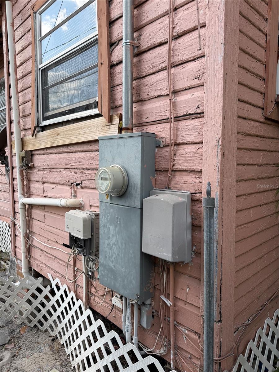 TB8503790 Property Photo 3