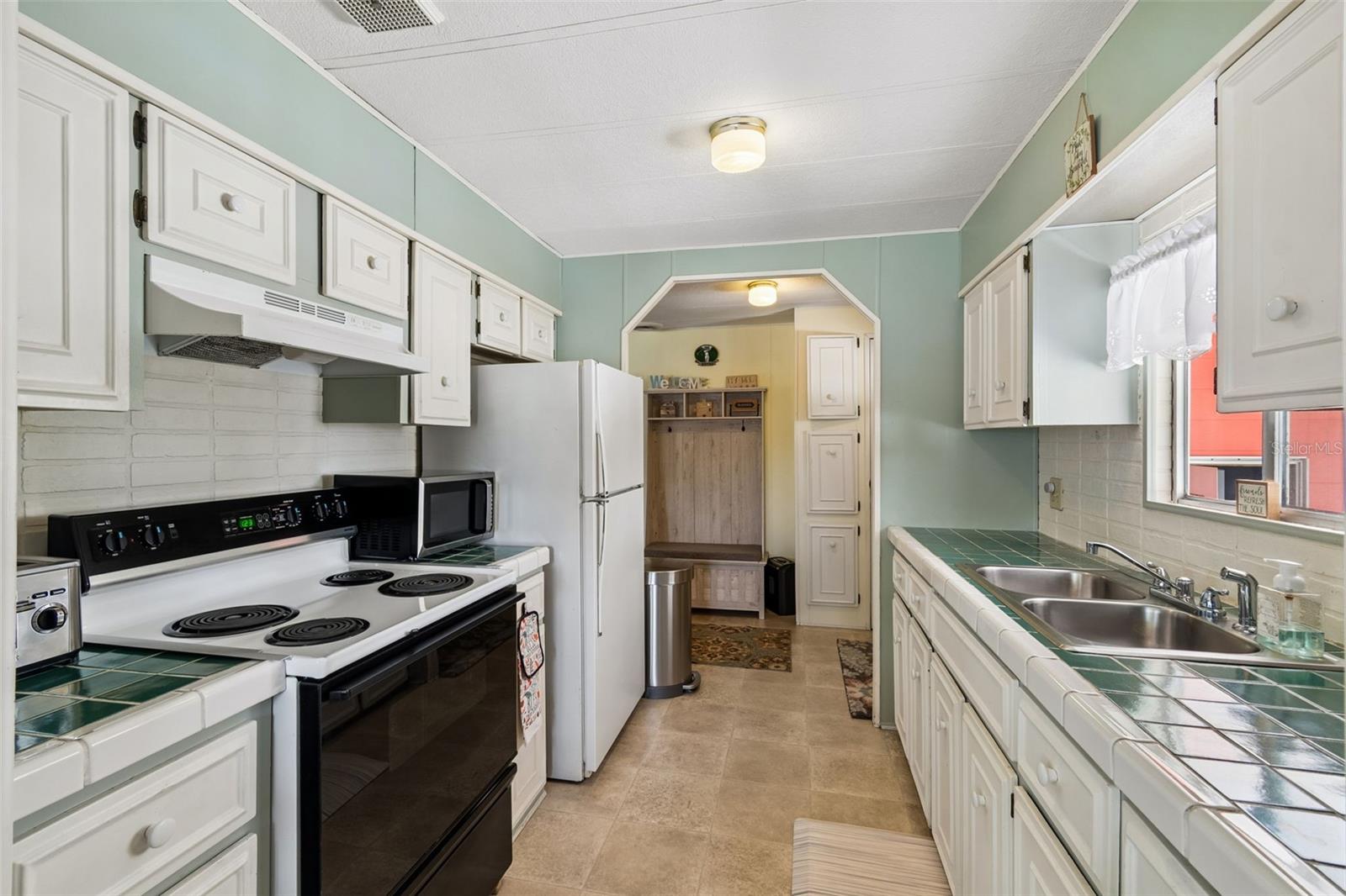 14289 Midfield St Property Photo 5