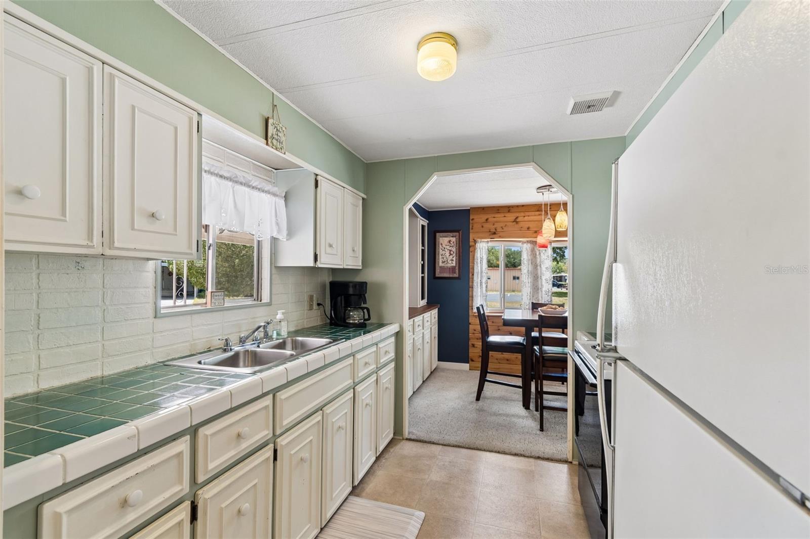 14289 Midfield St Property Photo 6