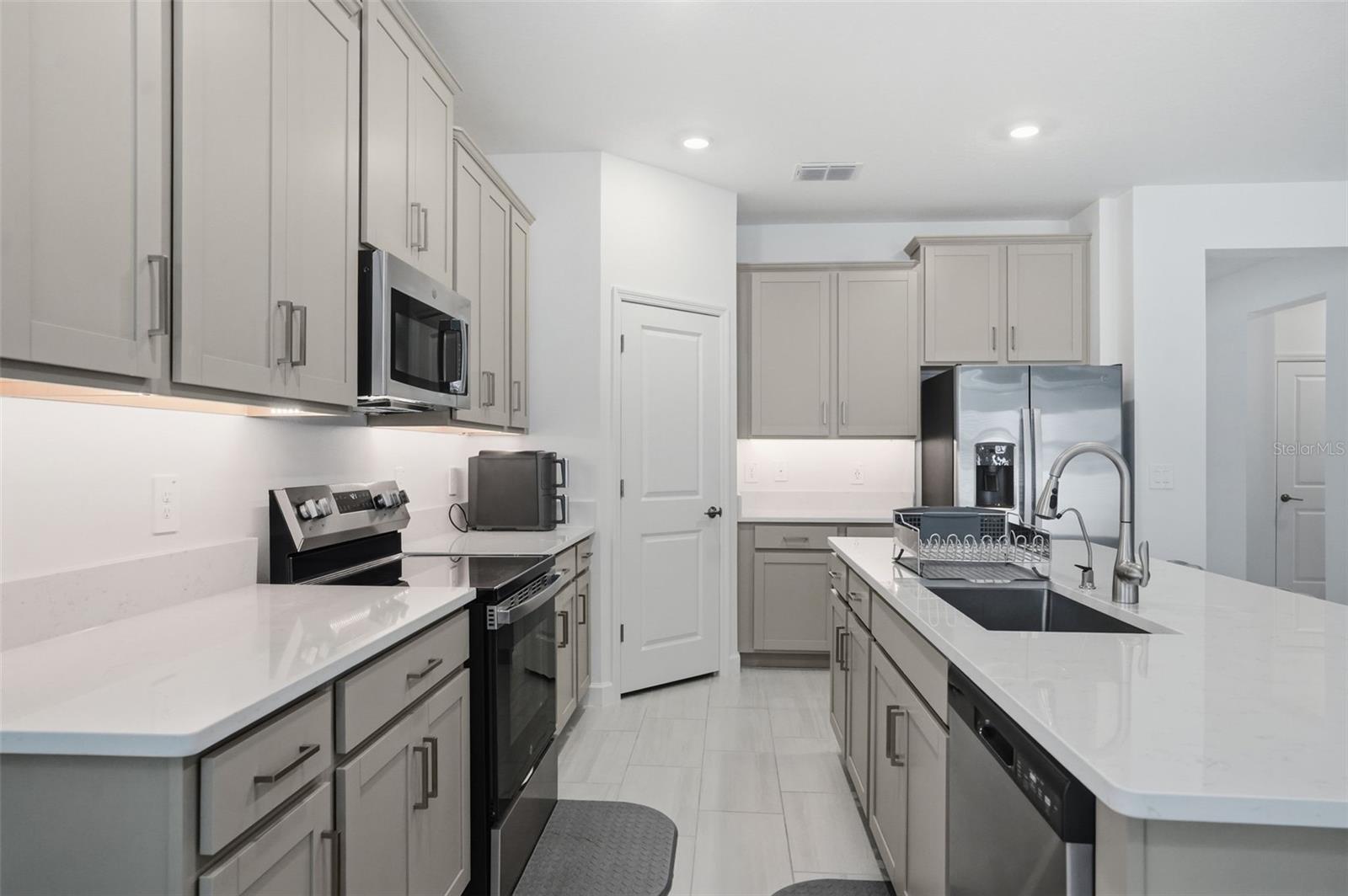 10770 Tupper Cay Dr Property Photo 14