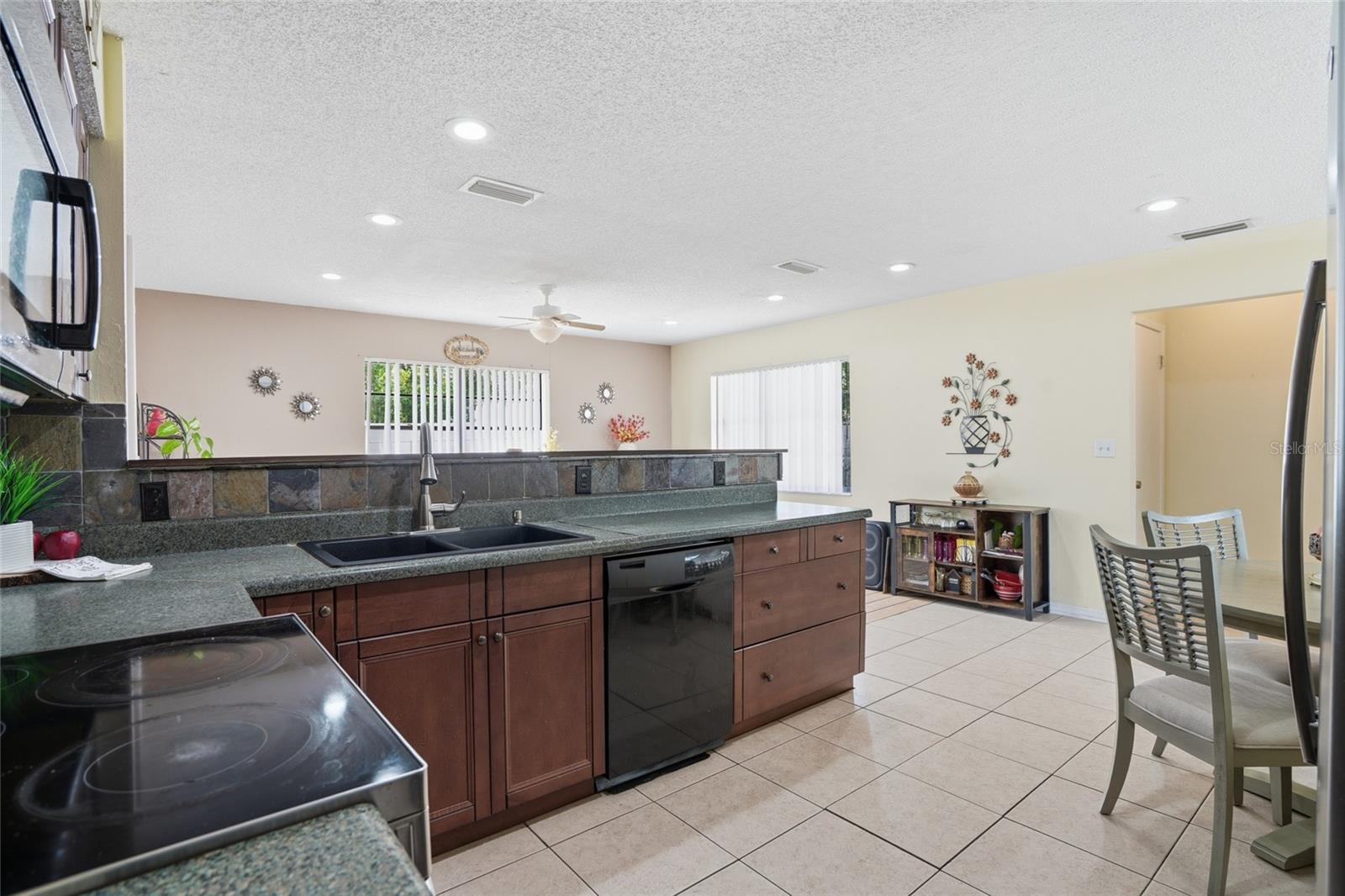 10164 Gifford Dr Property Photo 7