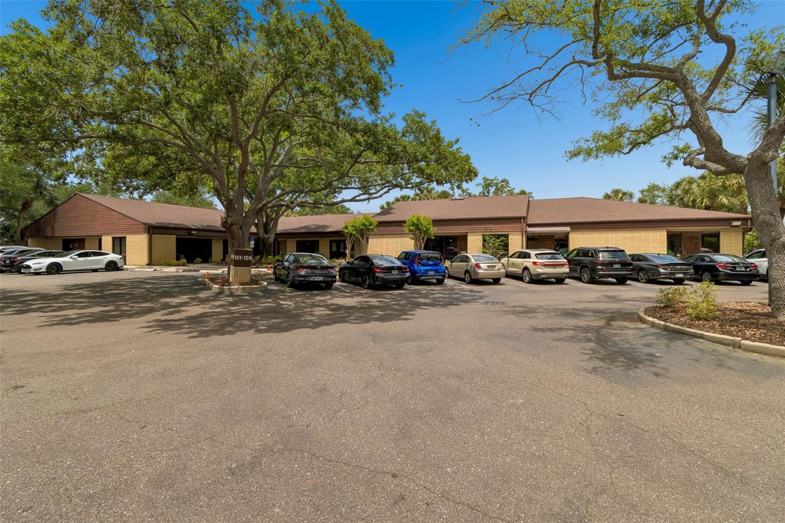 611 Druid Rd E #101-110 Property Photo 2