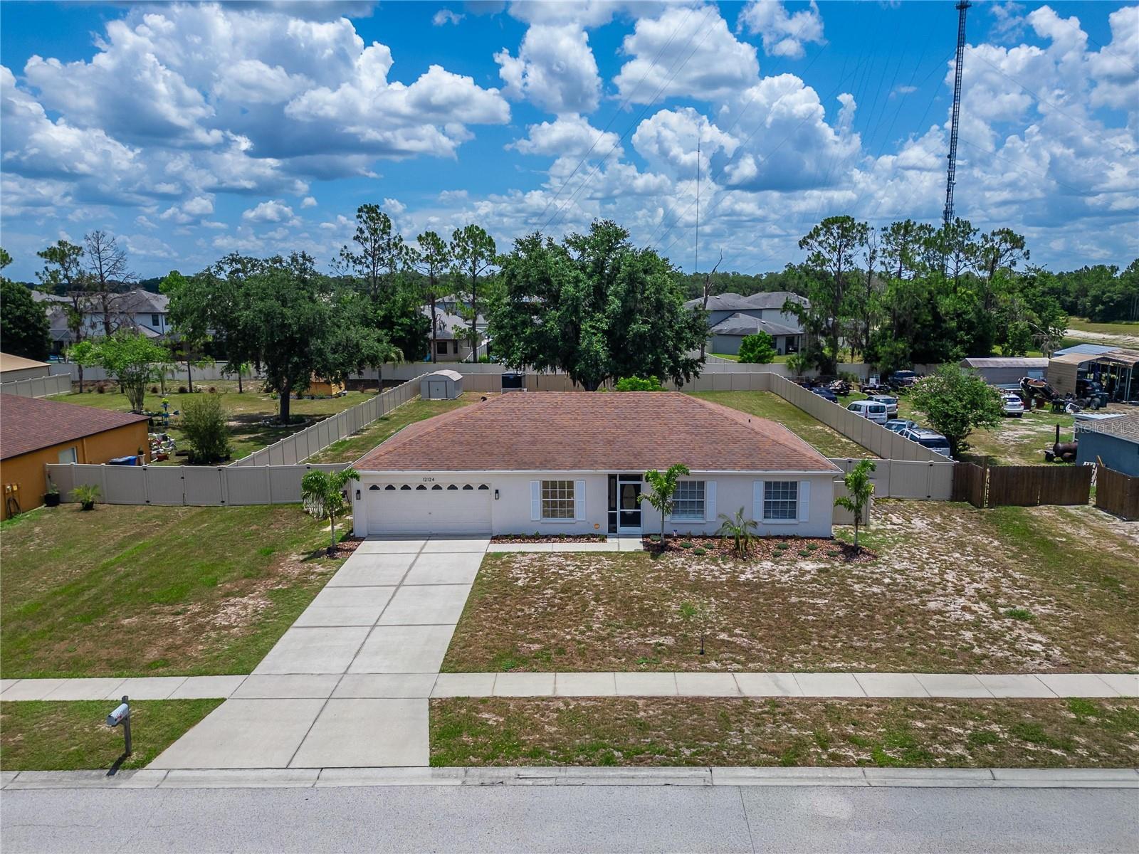 12124 Colonial Estates Ln Property Photo 2