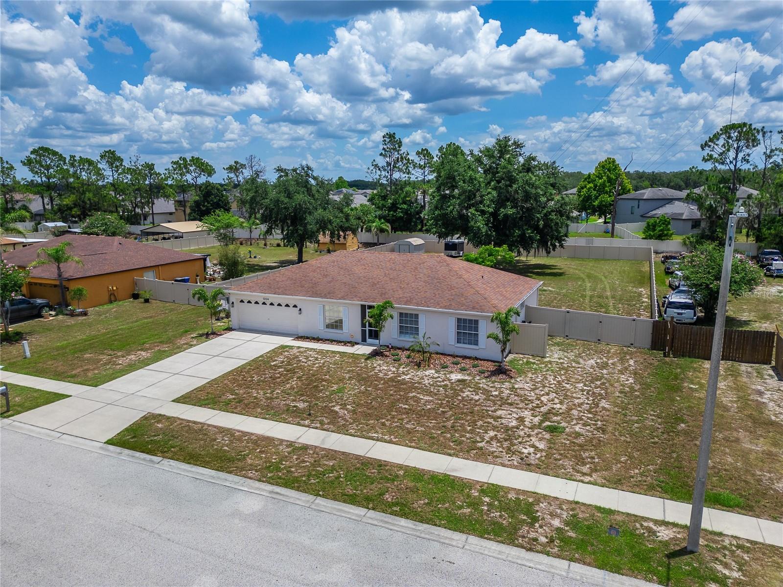 12124 Colonial Estates Ln Property Photo 3