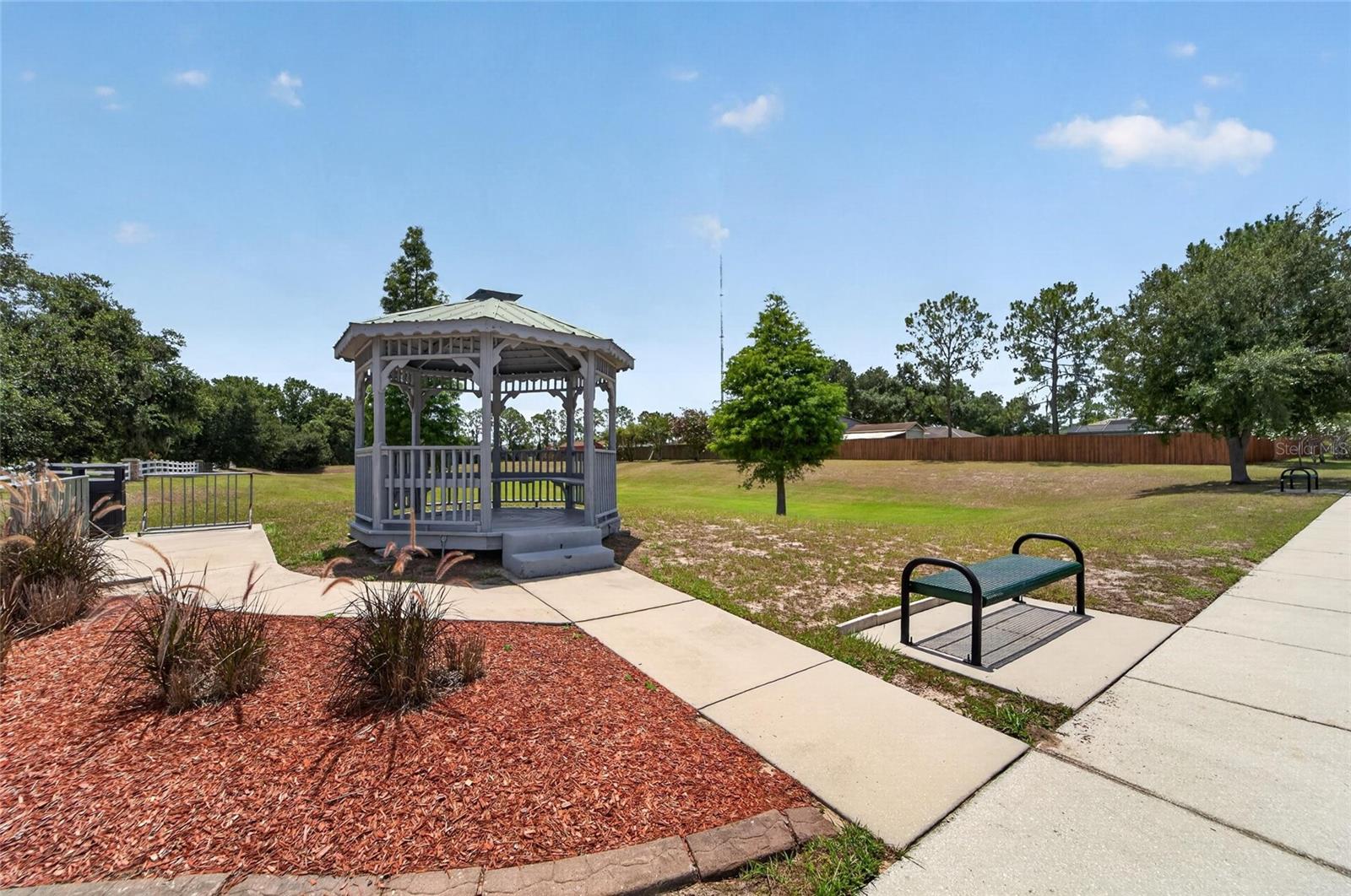 12124 Colonial Estates Ln Property Photo 3