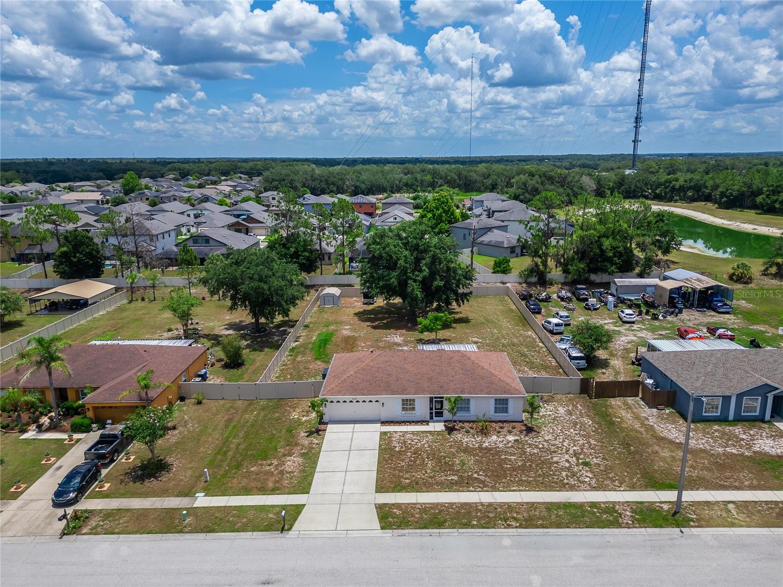 12124 Colonial Estates Ln Property Photo 6