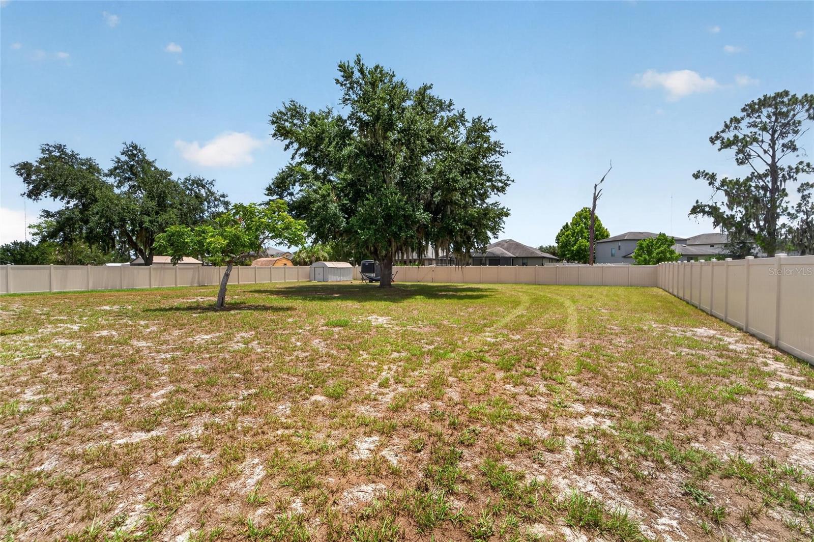 12124 Colonial Estates Ln Property Photo 35