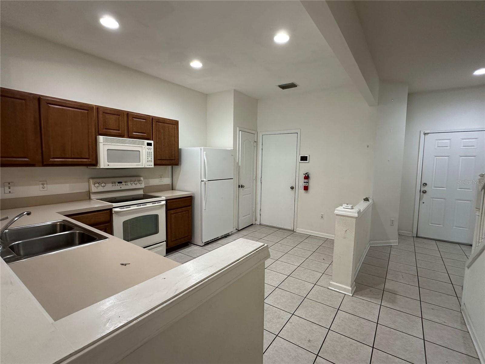 4871 Pond Ridge Dr Property Photo 5