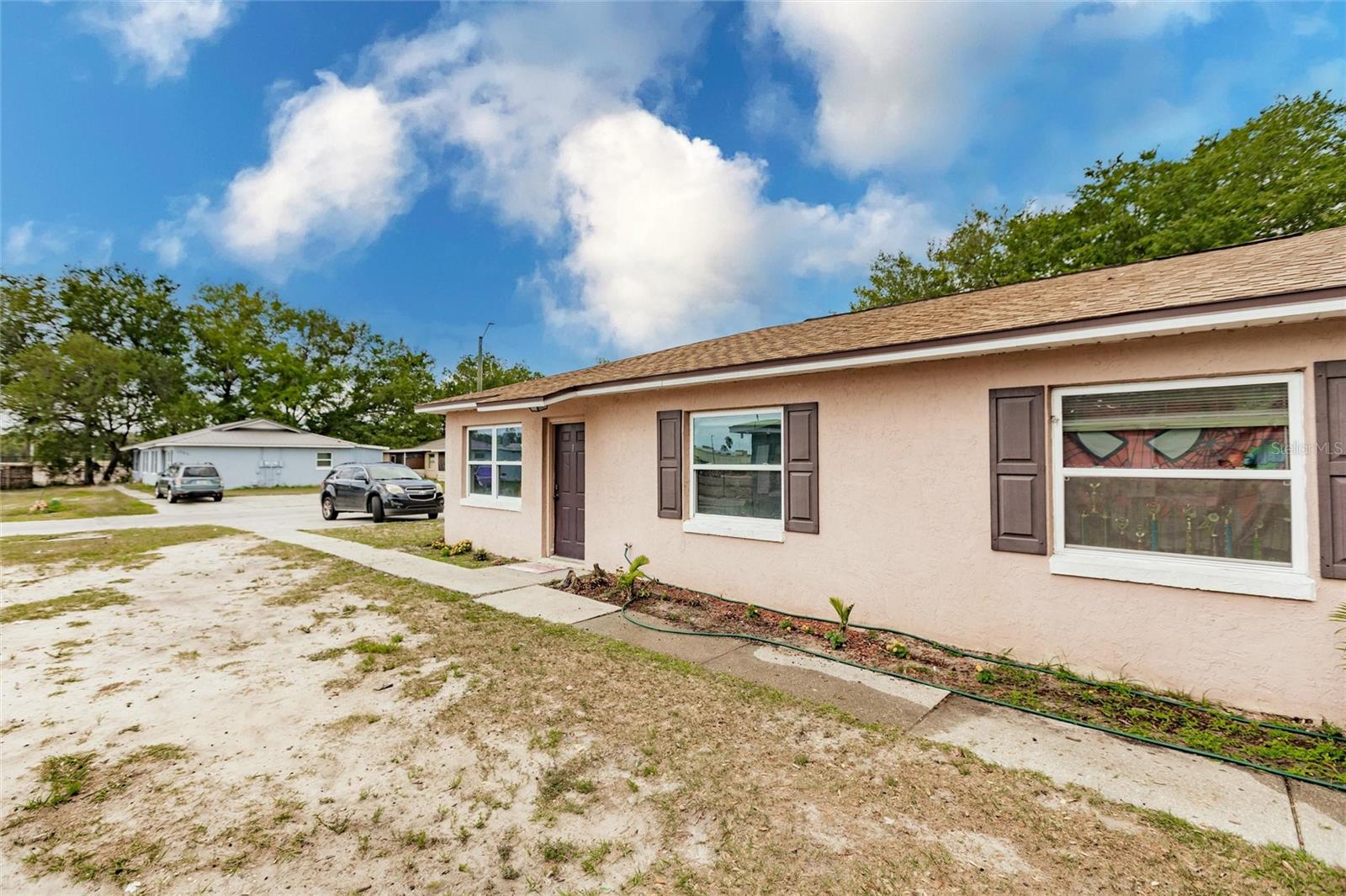 1702 Birchwood Cir Property Photo 2