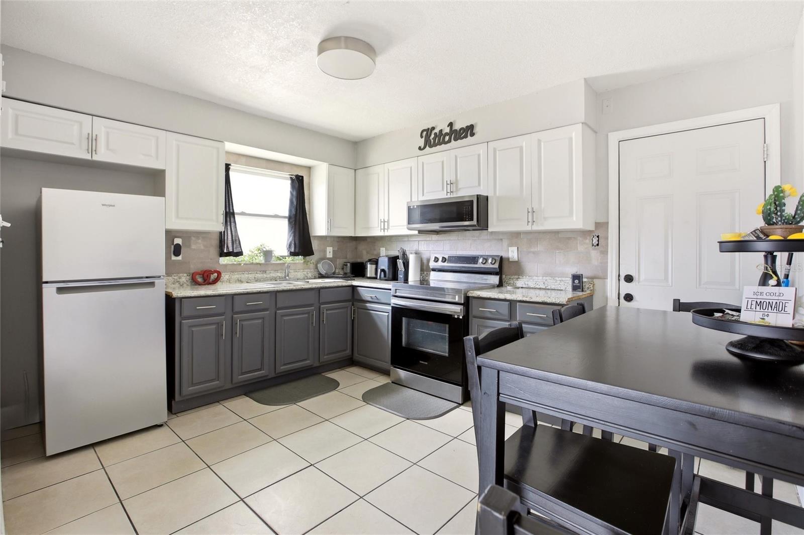 1702 Birchwood Cir Property Photo 7
