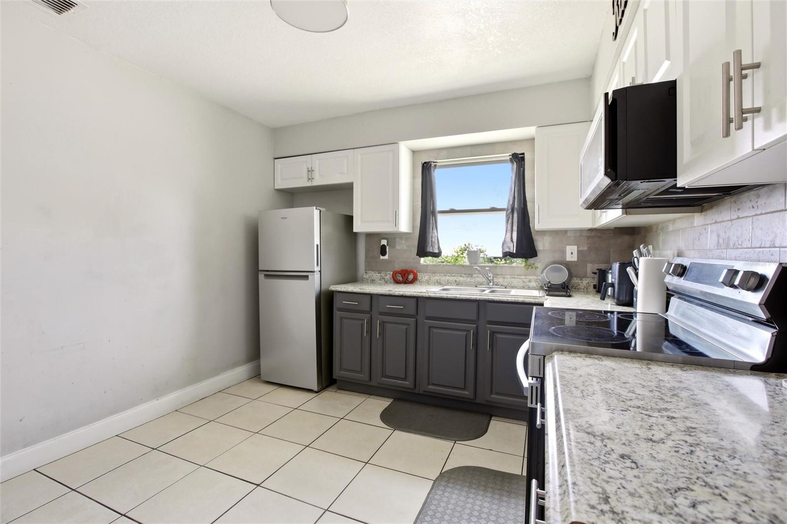 1702 Birchwood Cir Property Photo 8