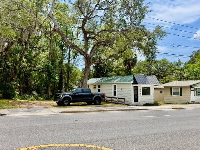270 N Broad St Property Photo 3