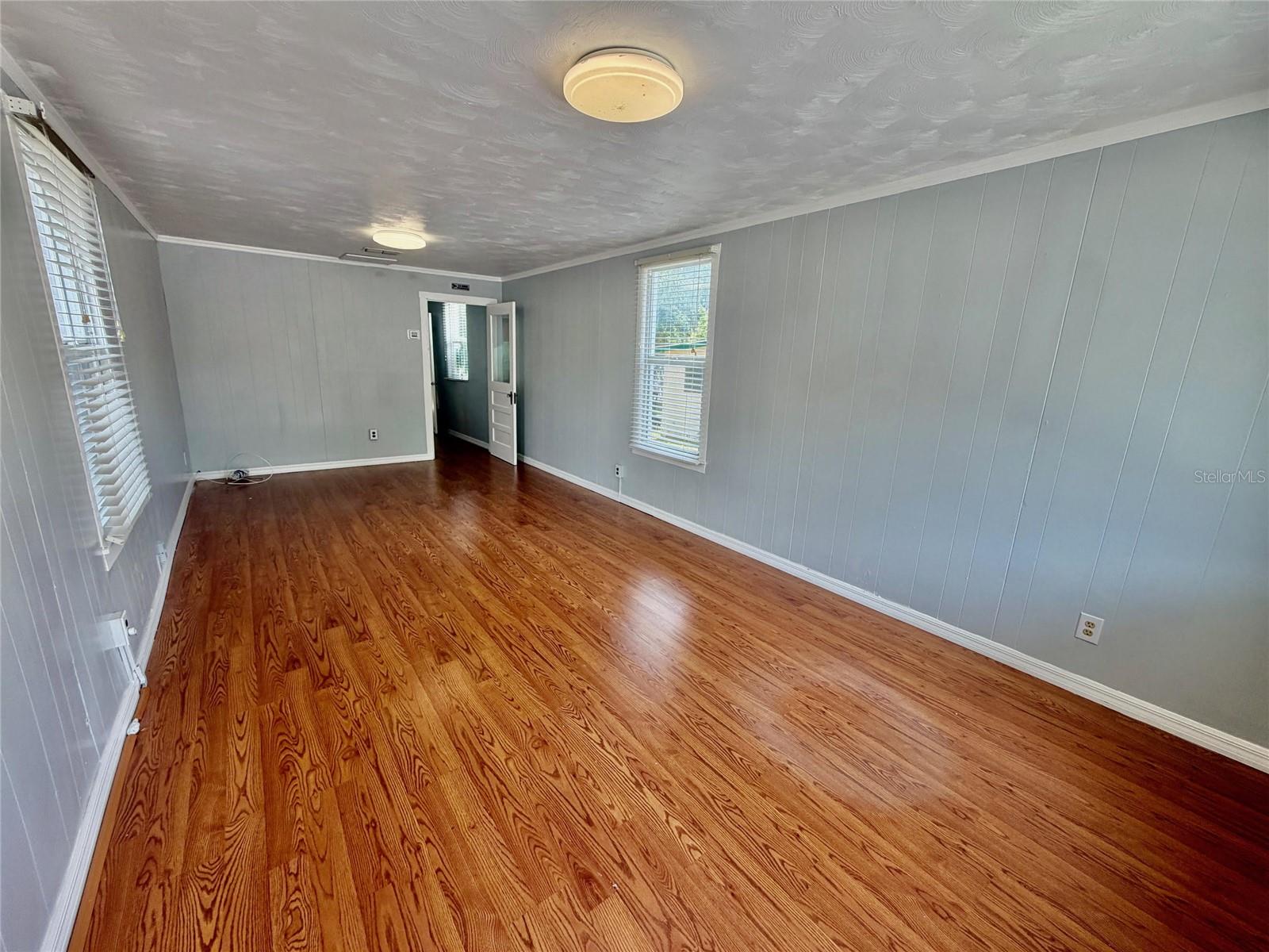 270 N Broad St Property Photo 4