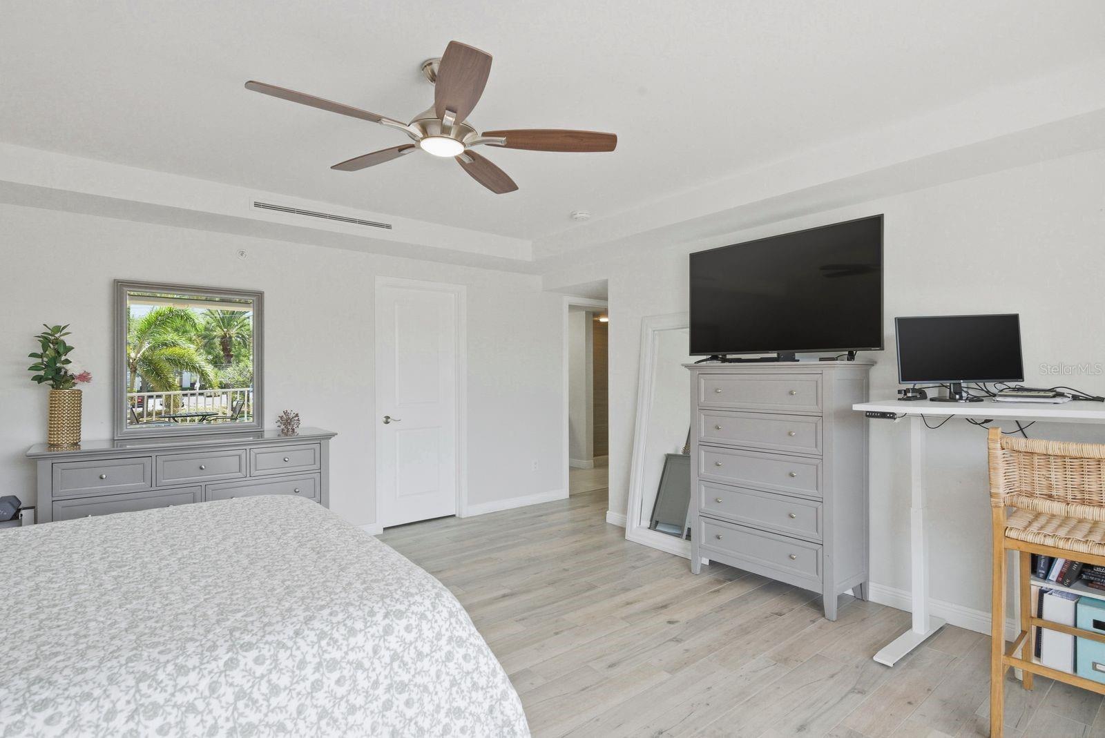 223 Island Way #2d Property Photo 17
