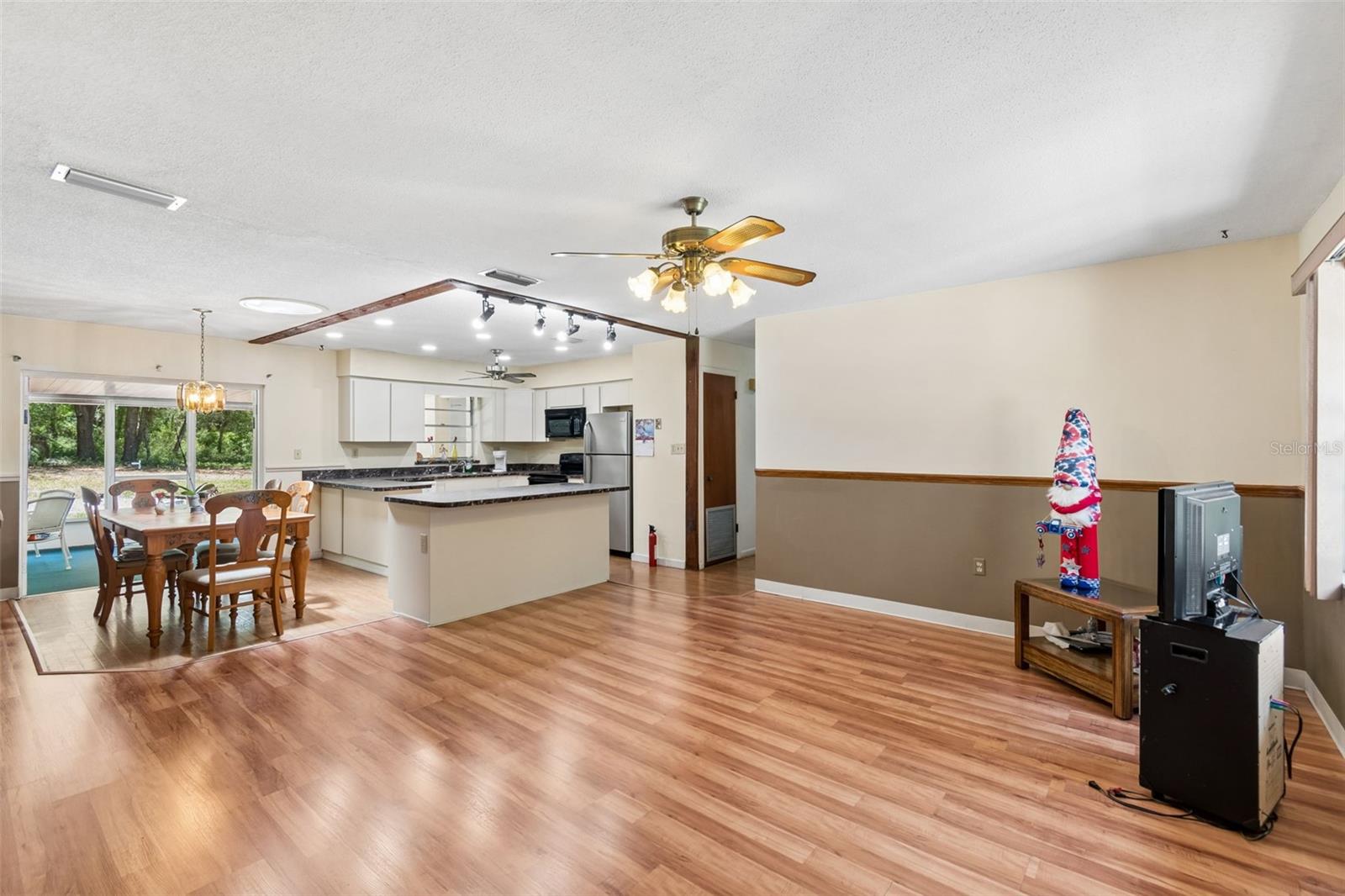 3757 E Side Ct Property Photo 5