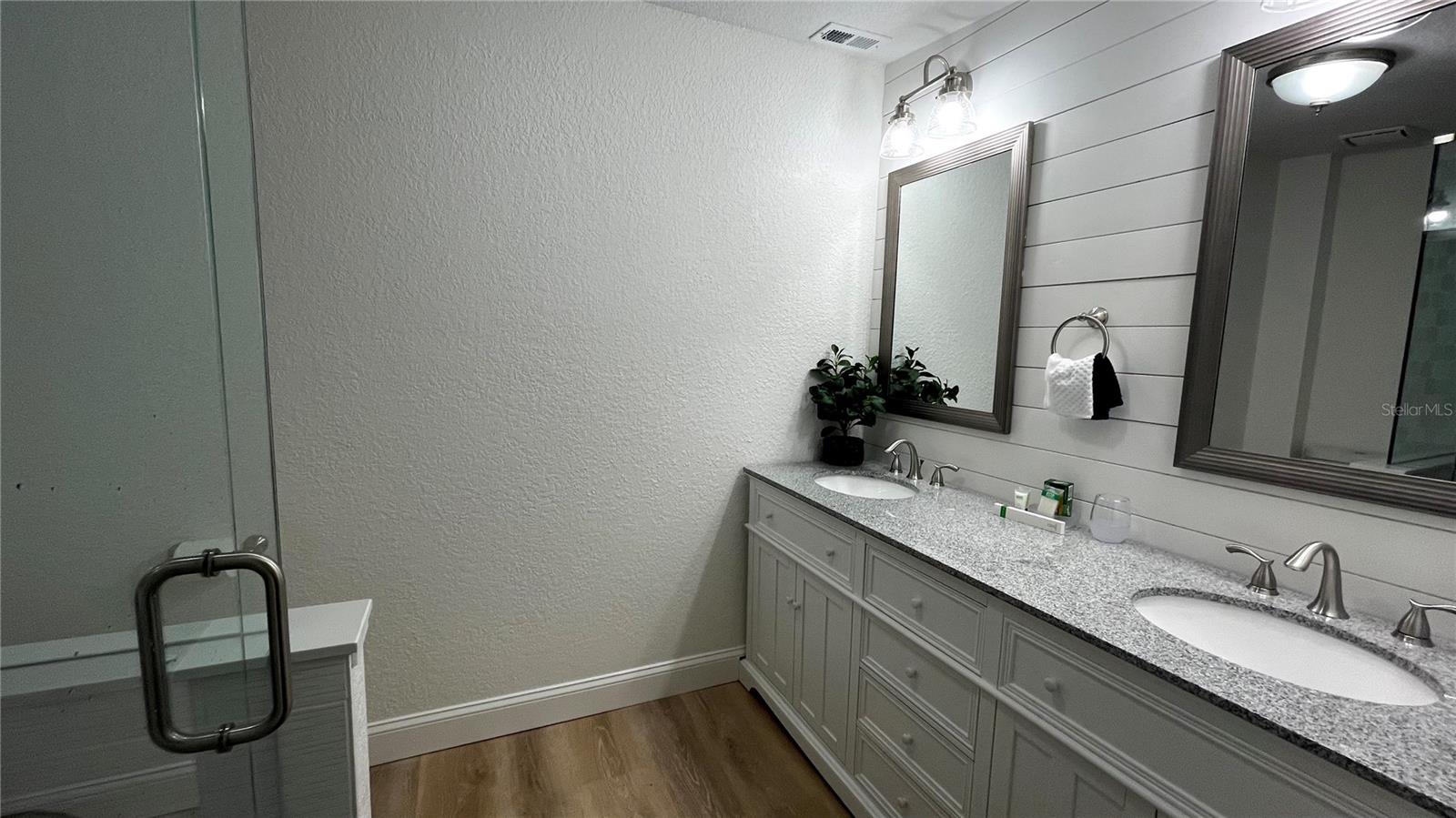 1639 St Catherine Dr W Property Photo 9
