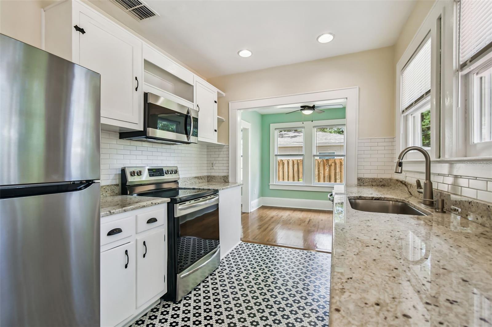 TB8504343 Property Photo 13