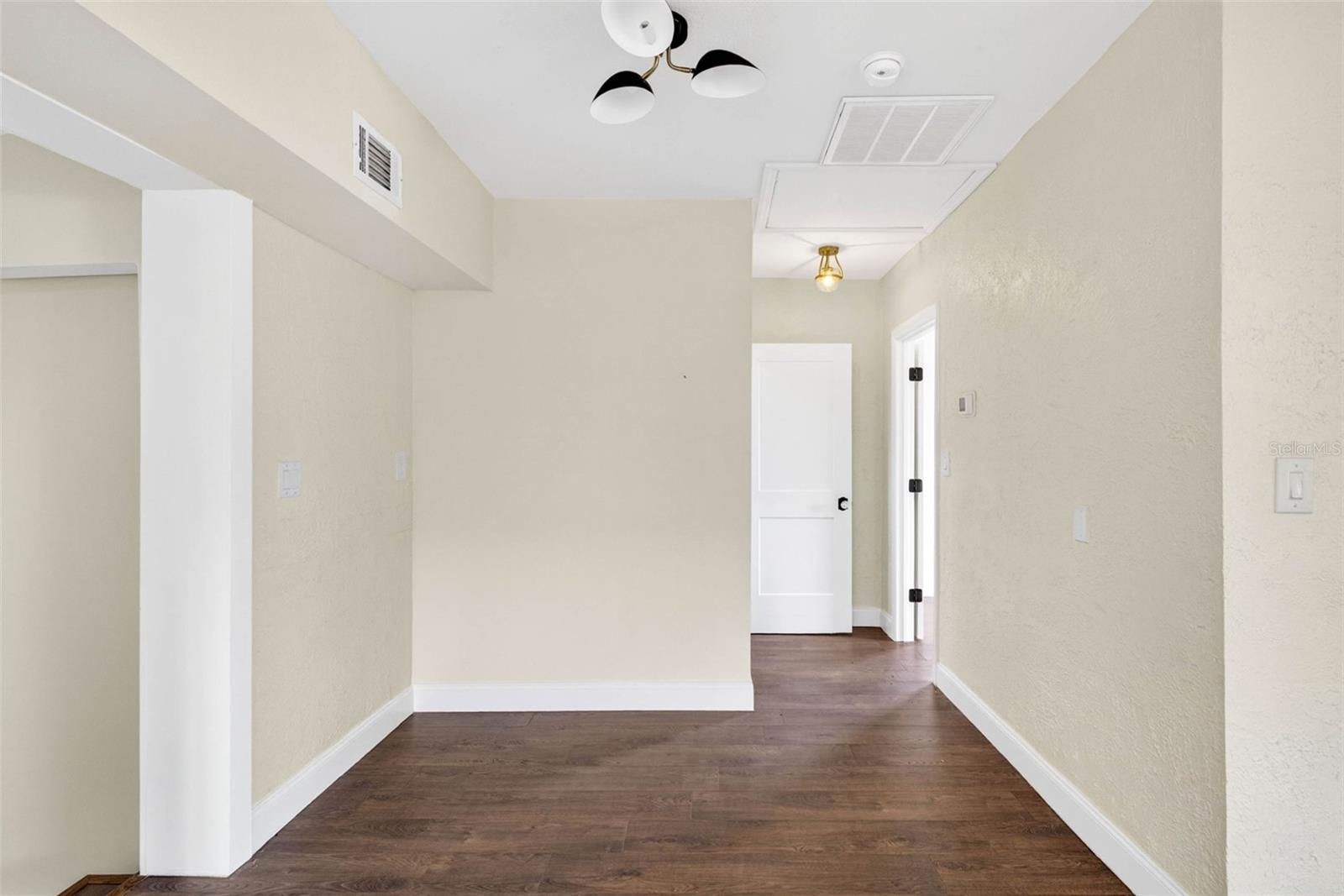 834 E Lime St Property Photo 9