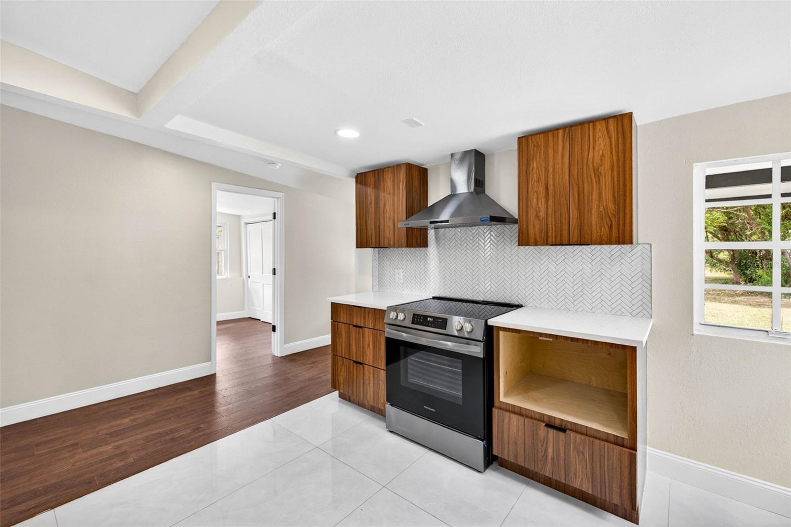 834 E Lime St Property Photo 17