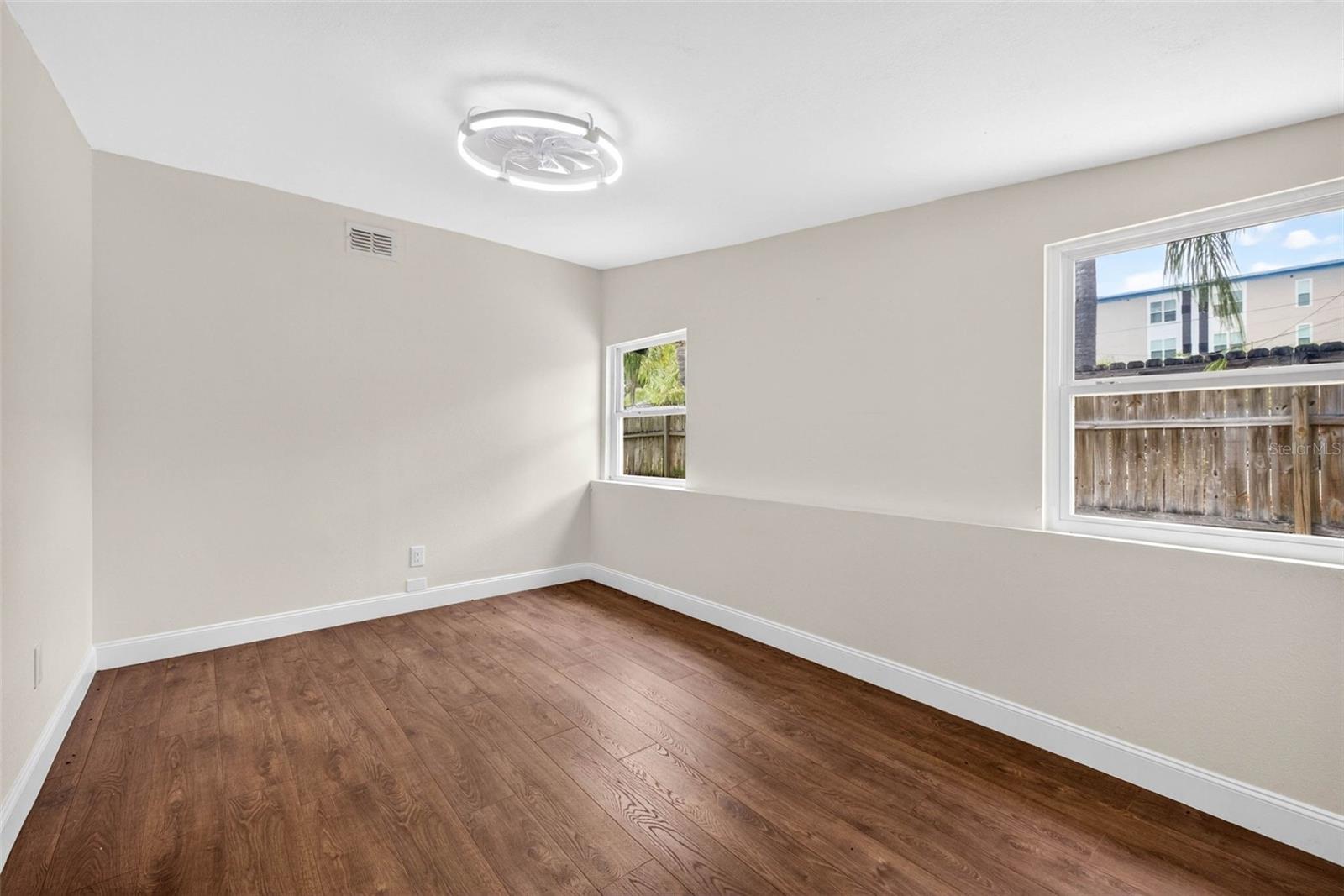834 E Lime St Property Photo 19