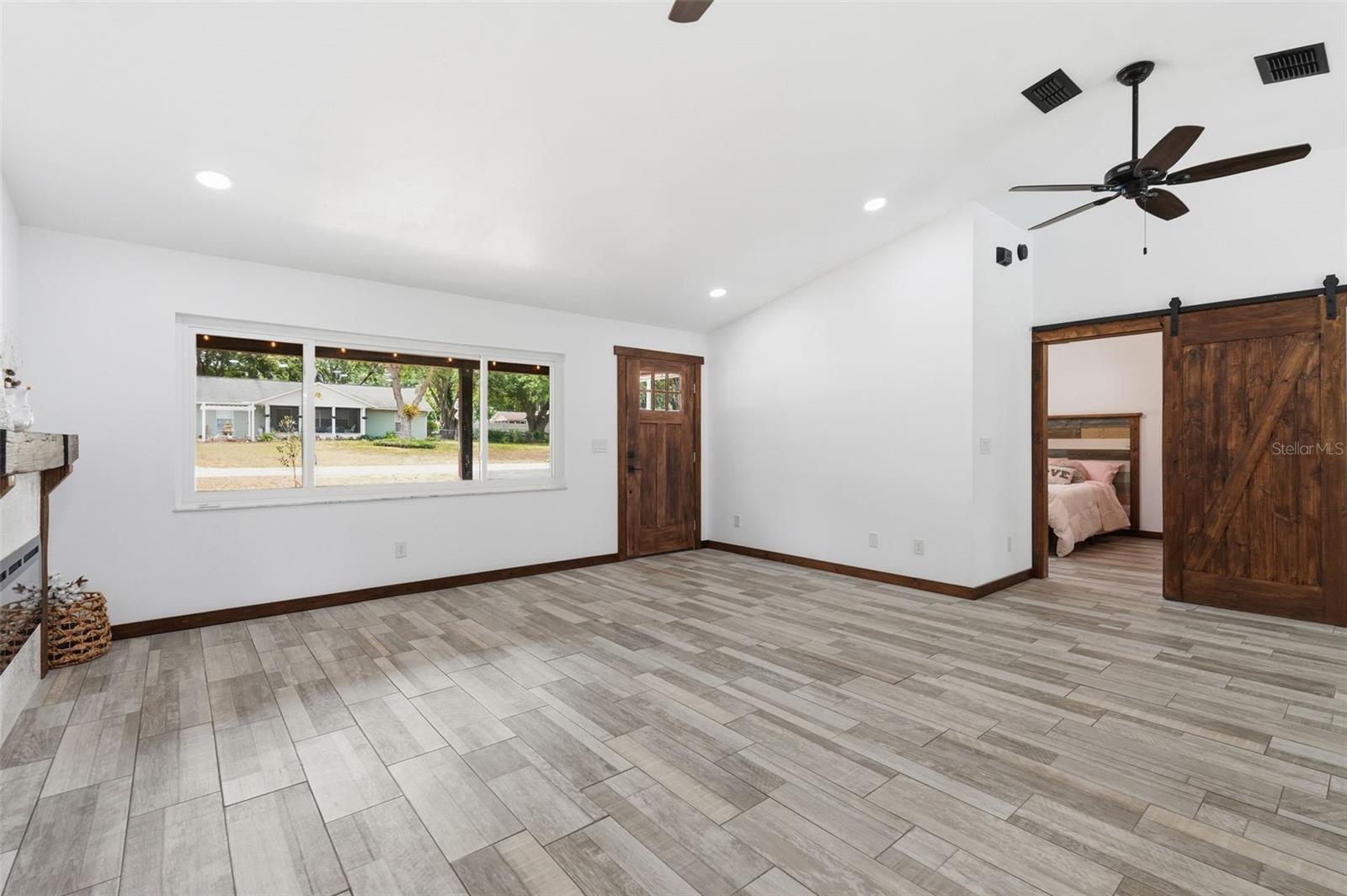 39825 Sunburst Dr Property Photo 8