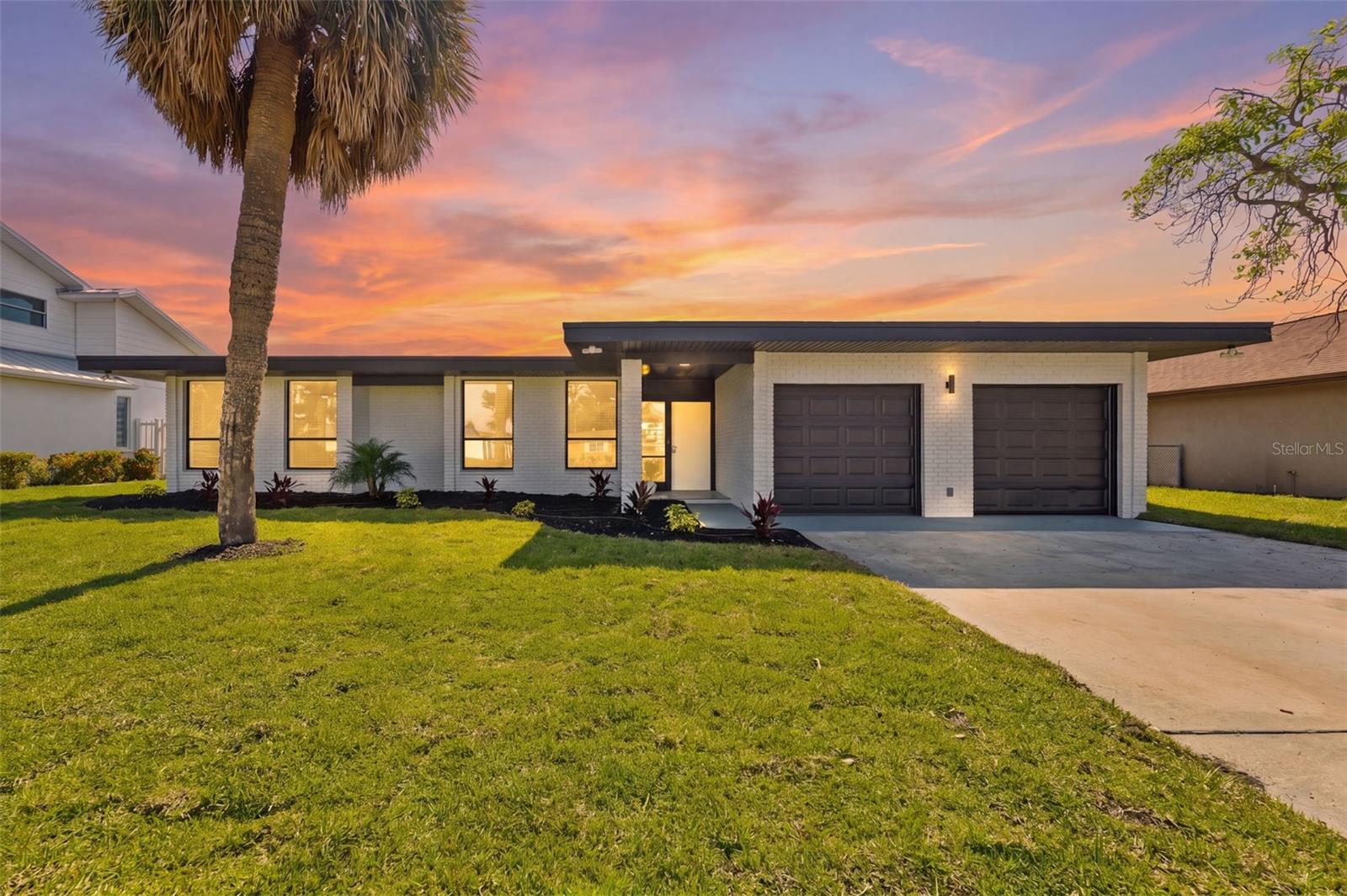 3917 E Eden Roc Cir Property Photo 1