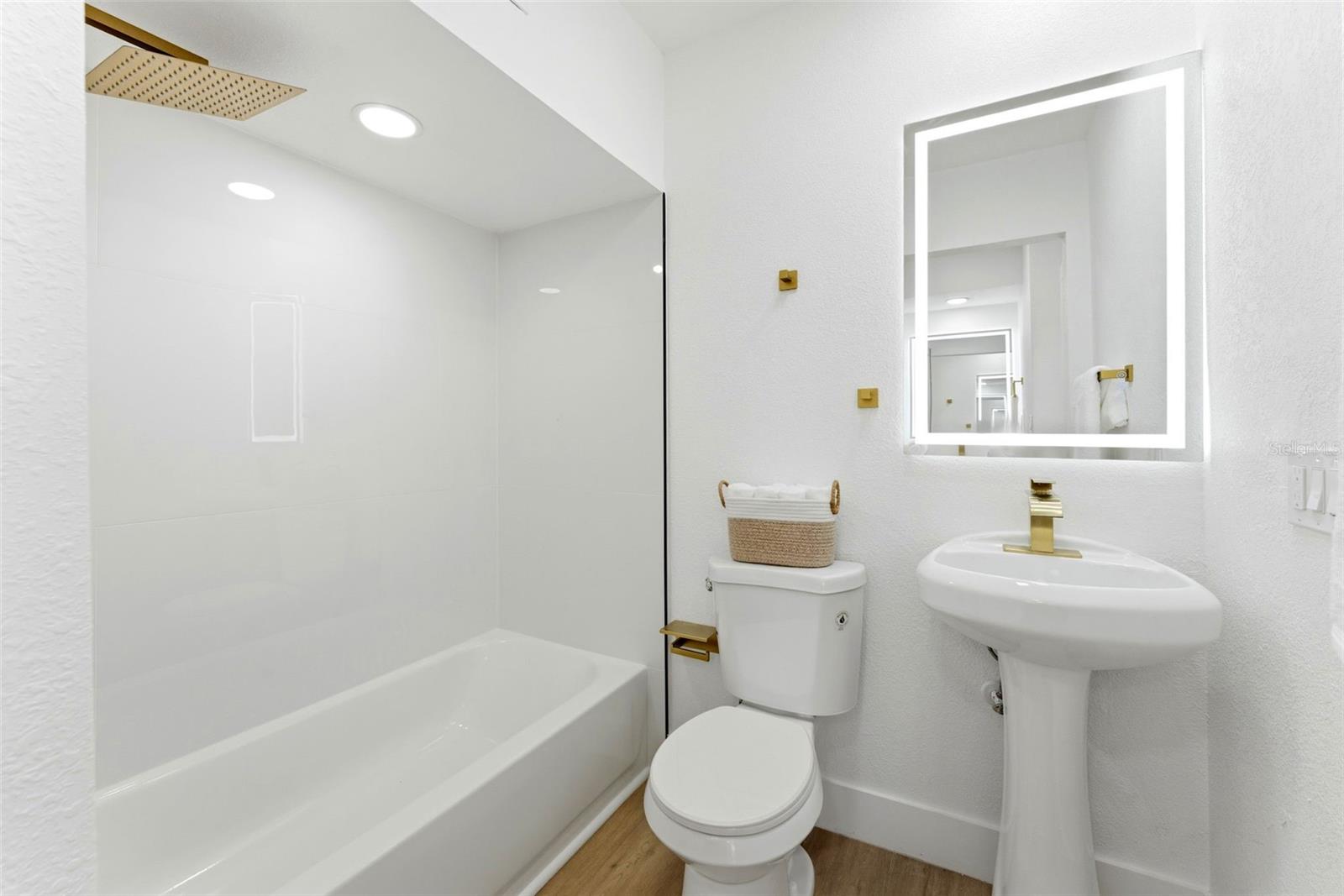 3917 E Eden Roc Cir Property Photo 13