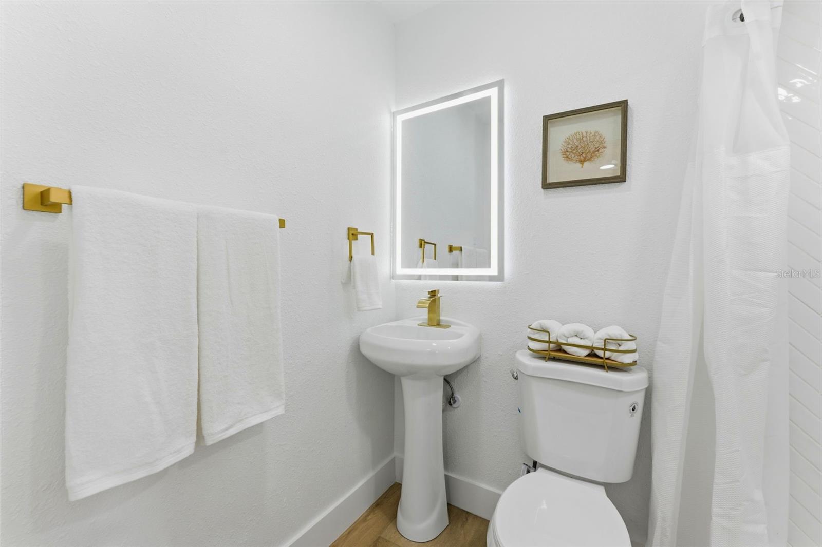 3917 E Eden Roc Cir Property Photo 16