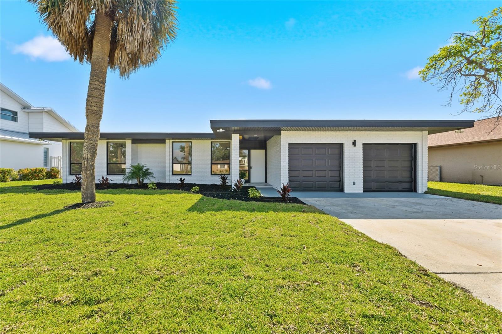 3917 E Eden Roc Cir Property Photo 19