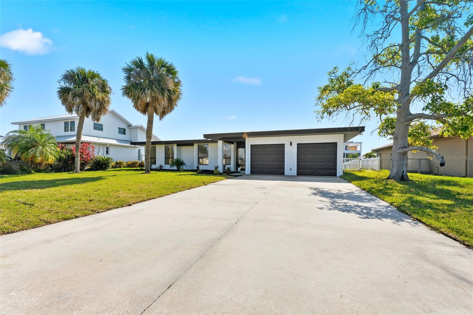 3917 E Eden Roc Cir Property Photo 51
