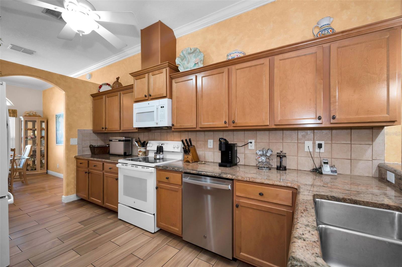 8202 Wild Oaks Cir Property Photo 16