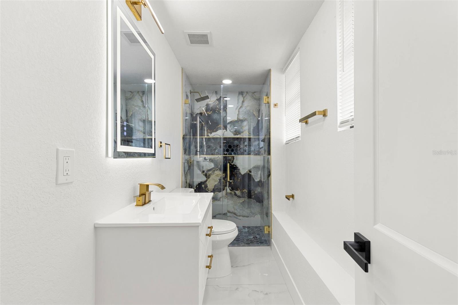 5501 N Albany Ave Property Photo 14