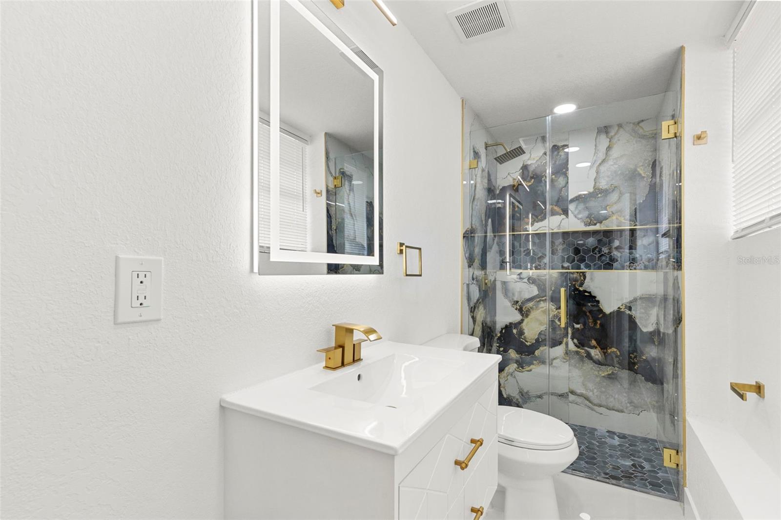 5501 N Albany Ave Property Photo 15