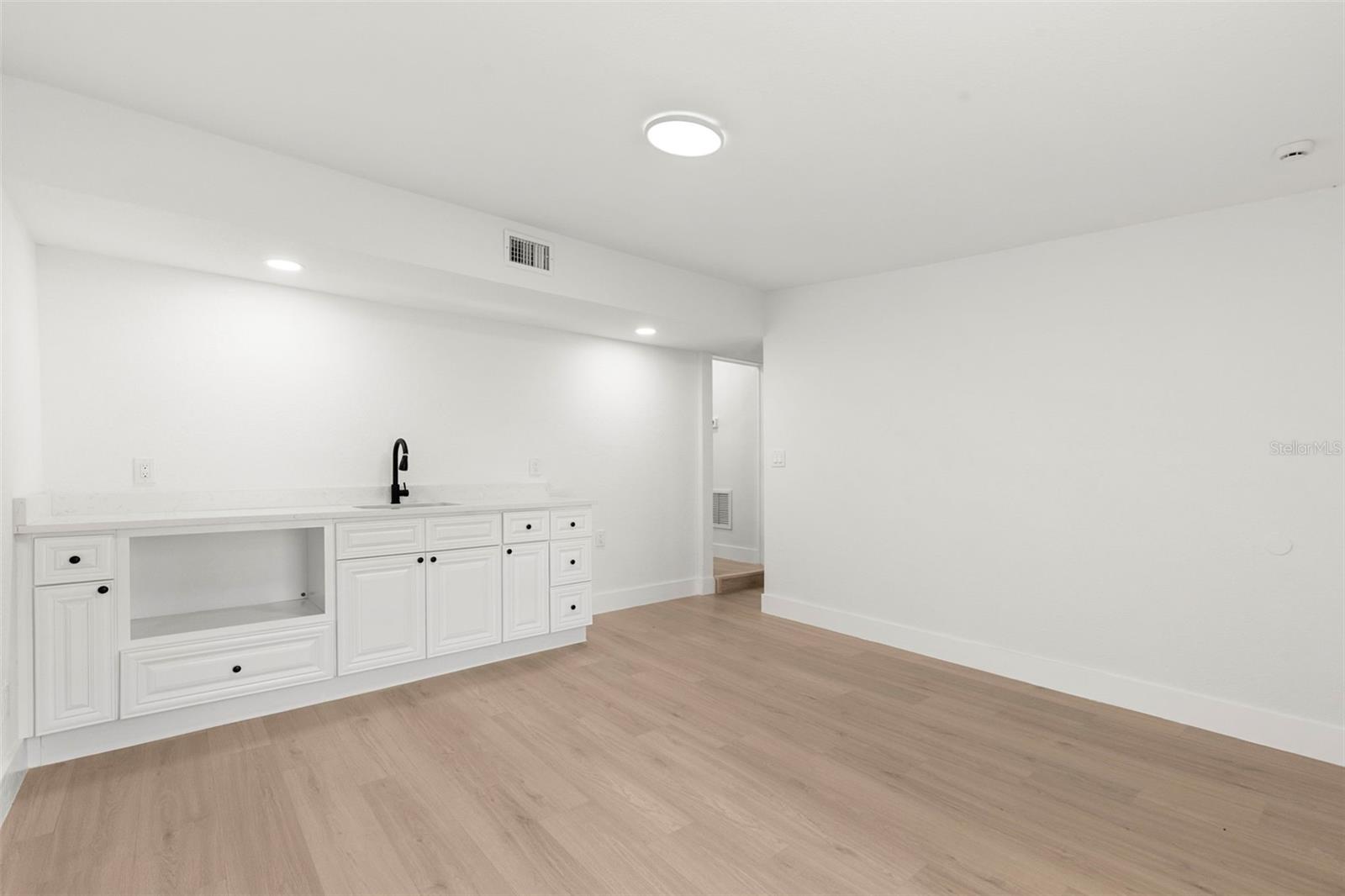 5501 N Albany Ave Property Photo 26