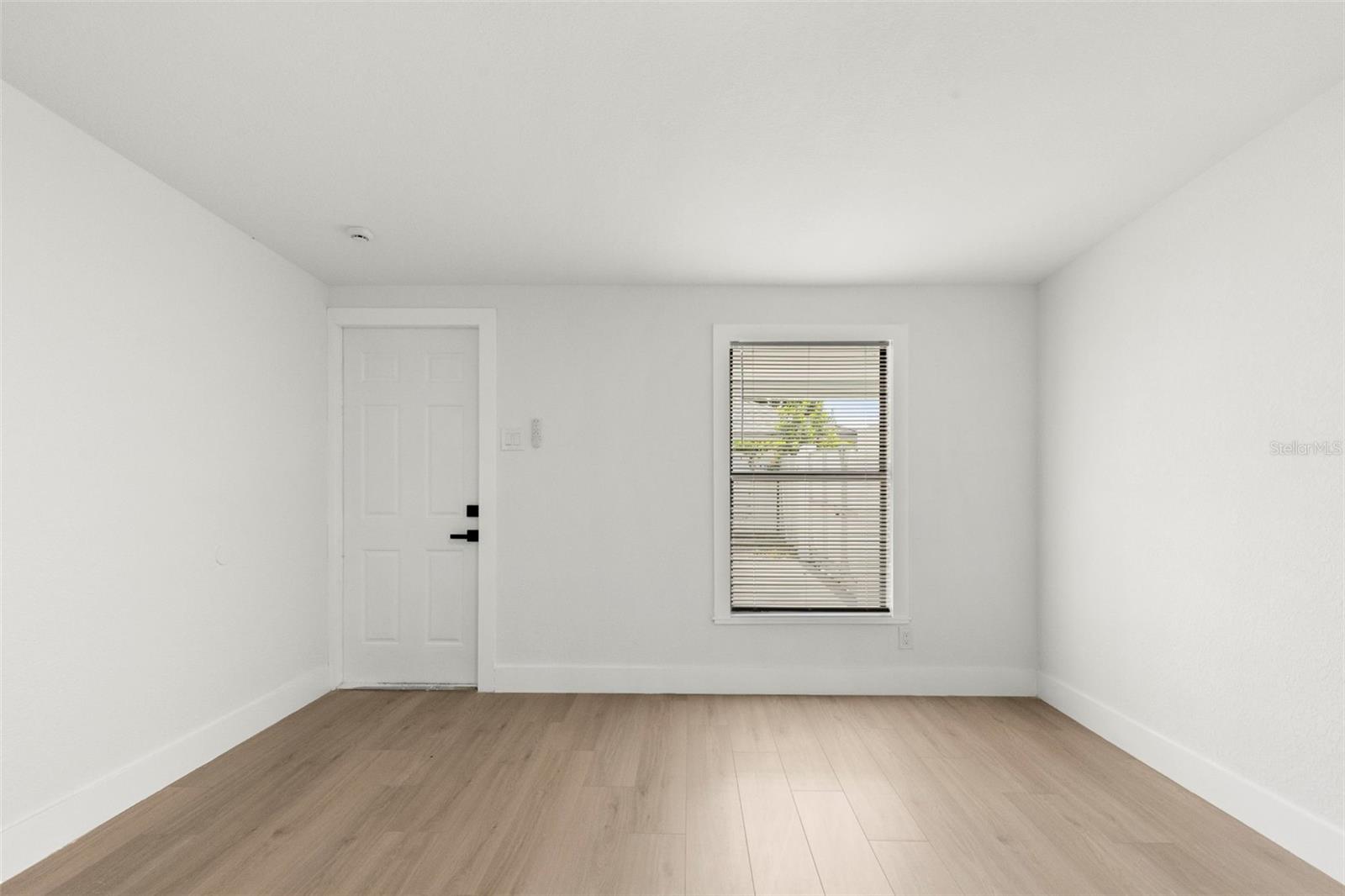 5501 N Albany Ave Property Photo 27