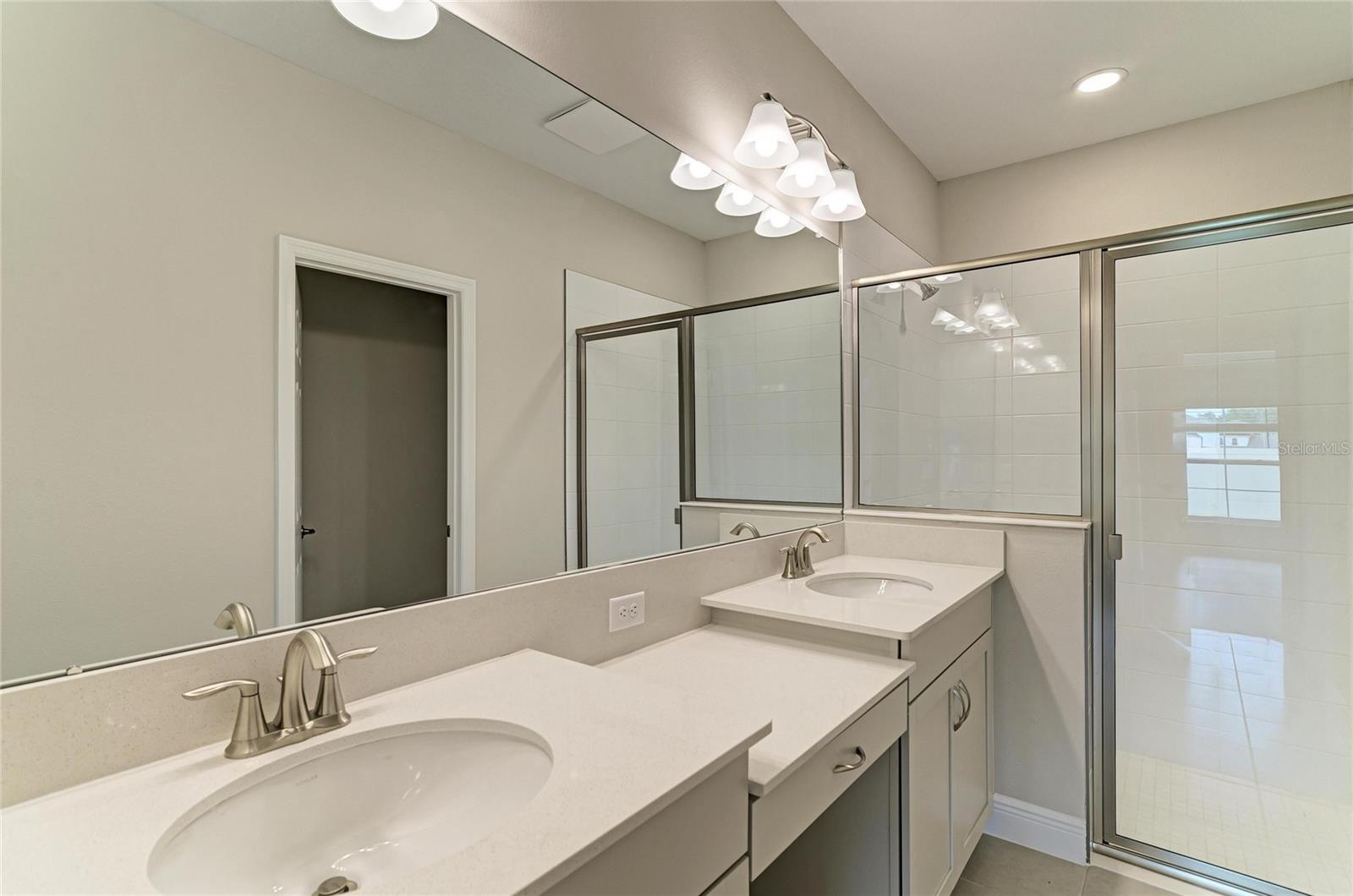 12365 Oak Hill Way Property Photo 8